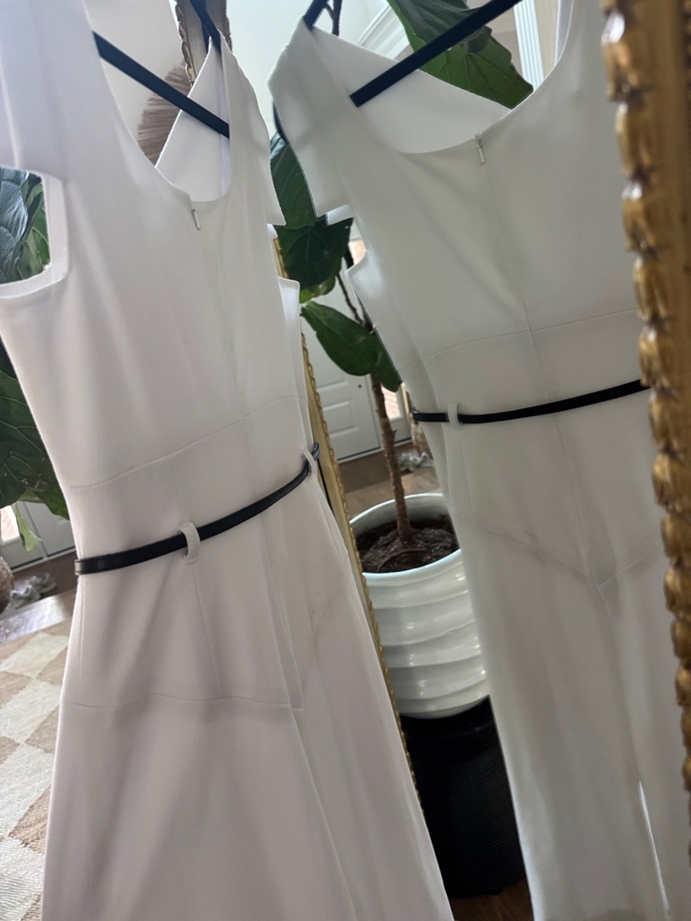 Black Halo designer: White V-Neck Sleeveless Sheath Dress - Picture 4 of 5